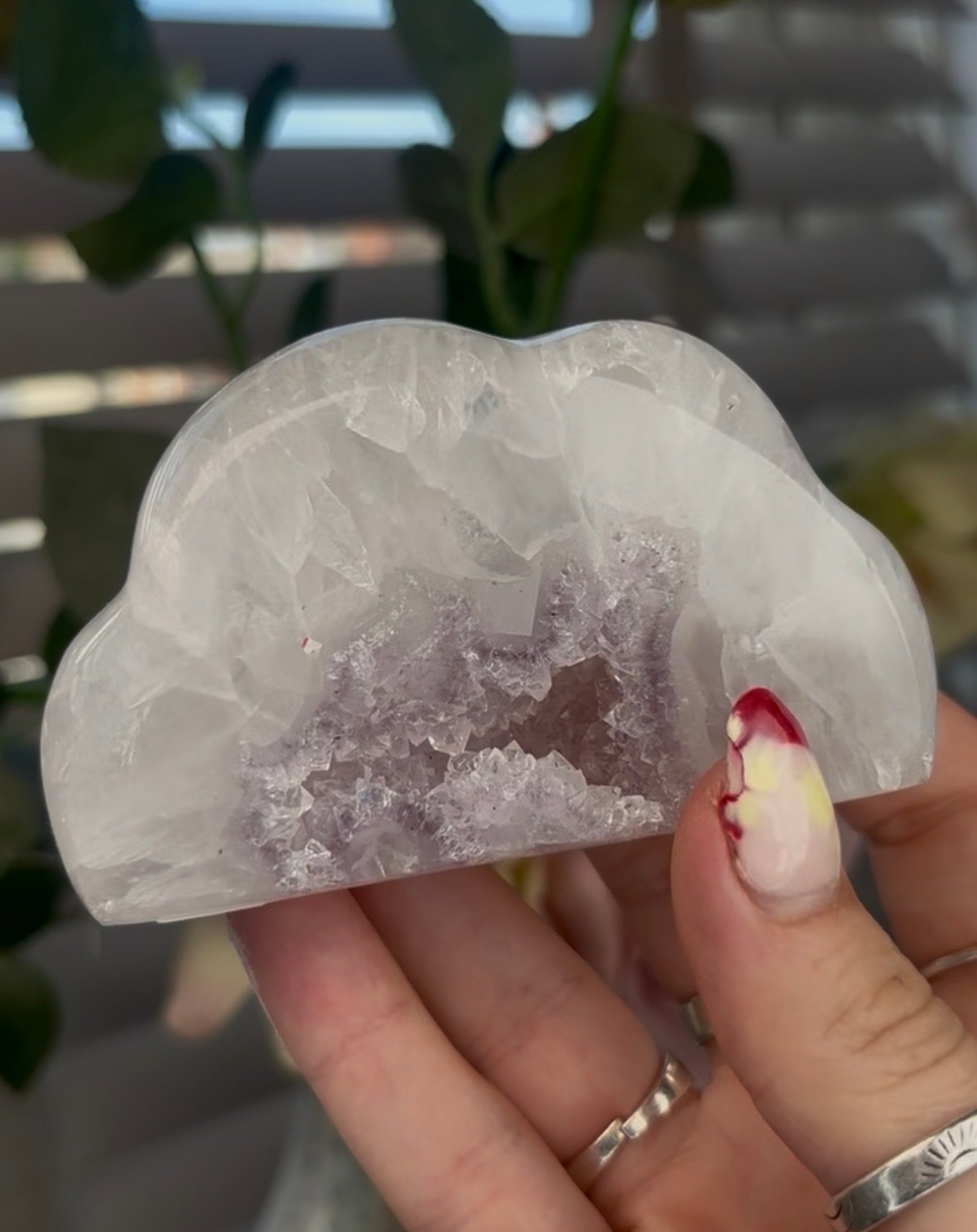 Beautiful, agate cloud with lilac amethyst druzy
