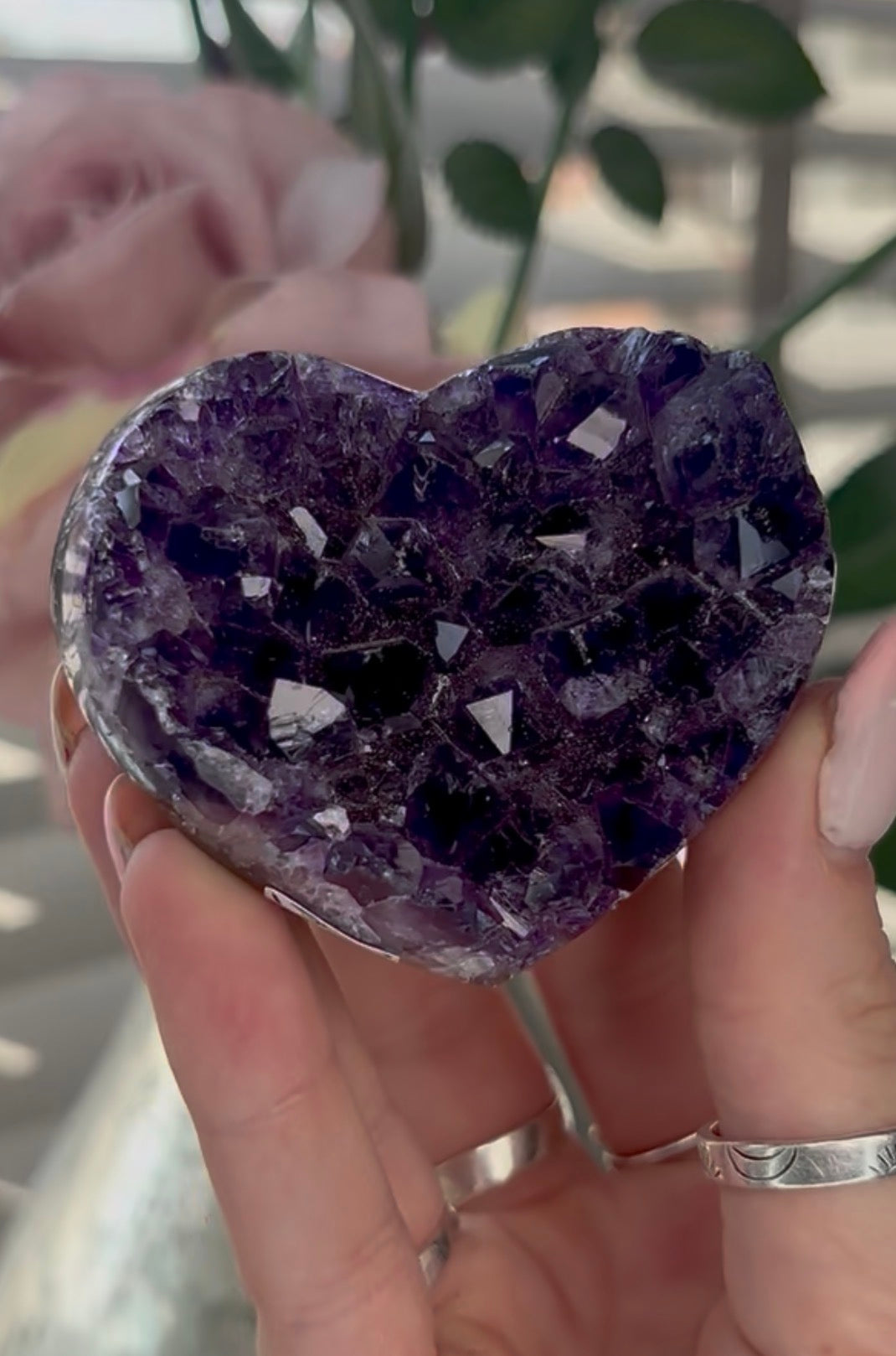 Uruguay, rainbow amethyst, heart - comes with stand in purple tones