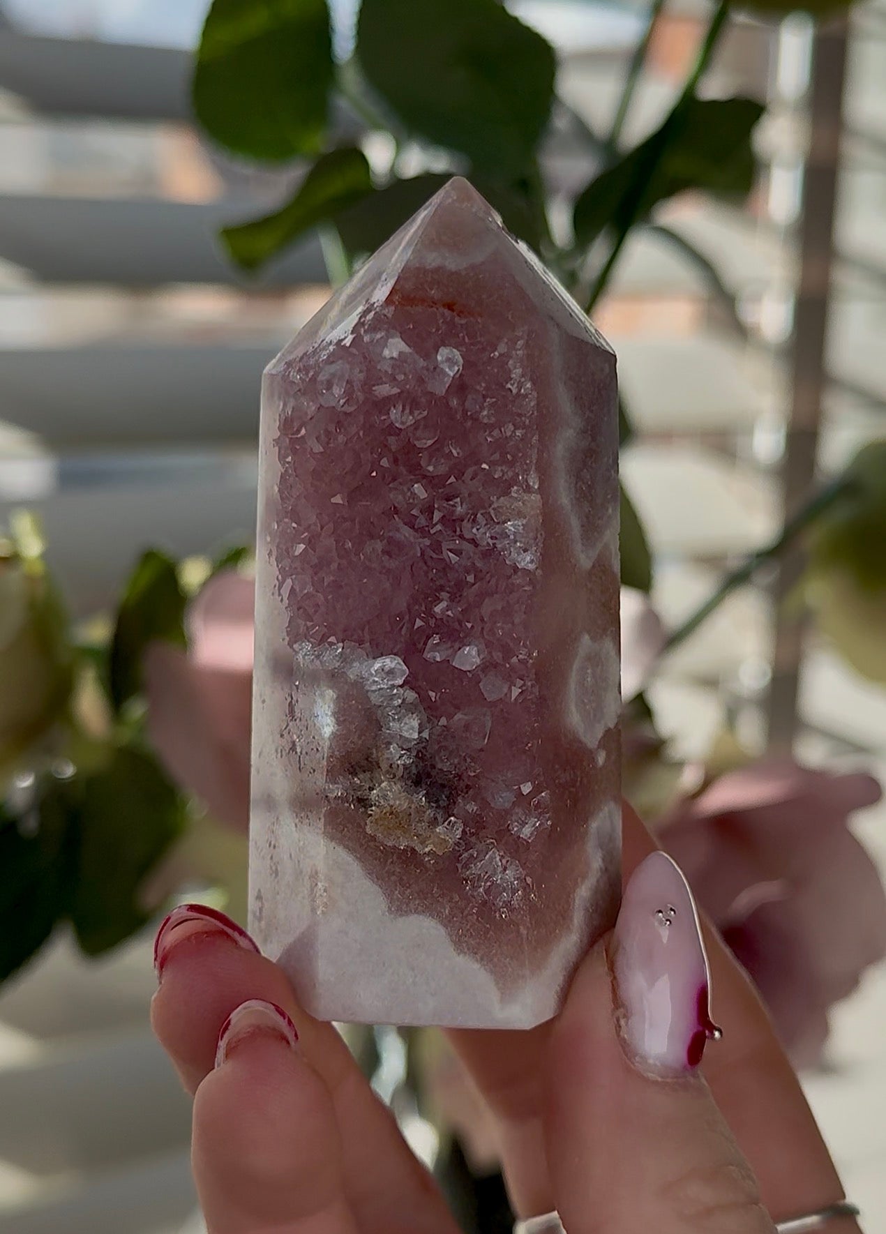 Hq Pink amethyst tower in lilac tones 8cm(h) 4cm(w)