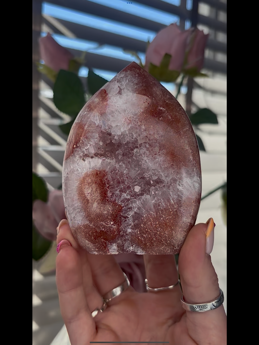 High grade, pink amethyst flame with in incredible quartz 325g (F4)