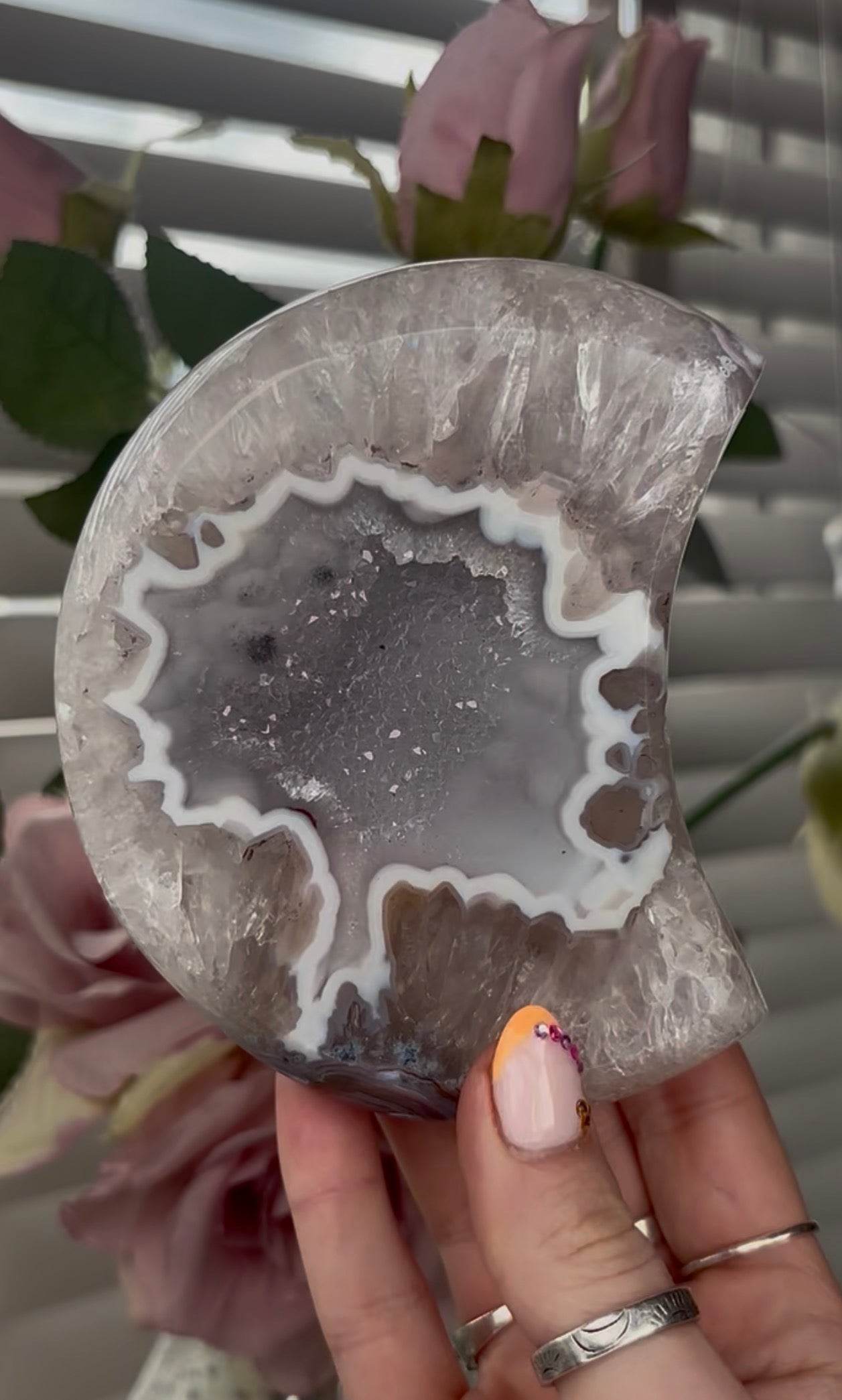 Beautiful, high quality, agate moon with druzy - stand included