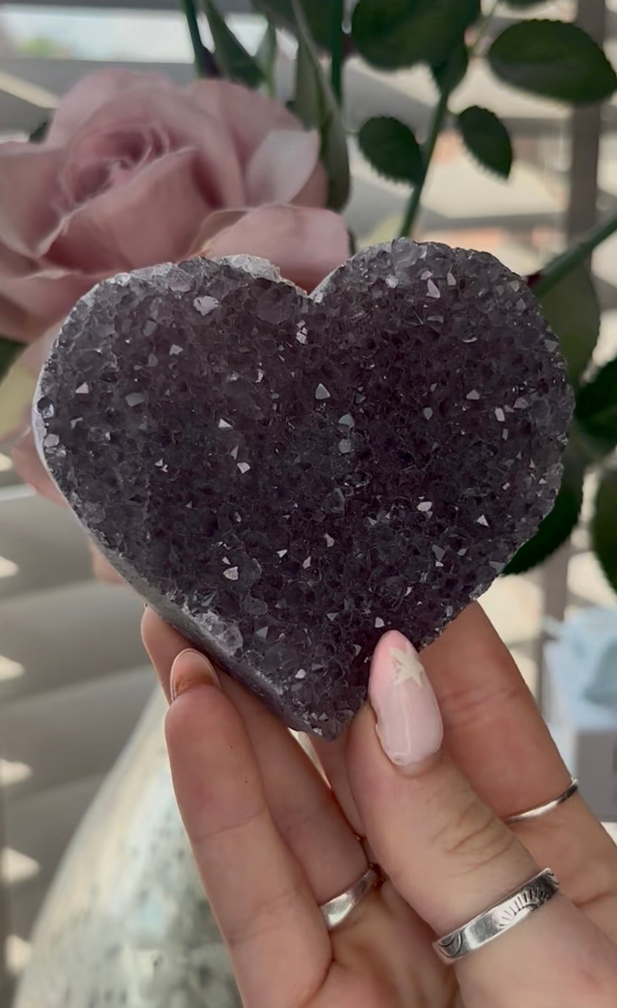 Uruguay, amethyst heart - comes with stand in purple tones