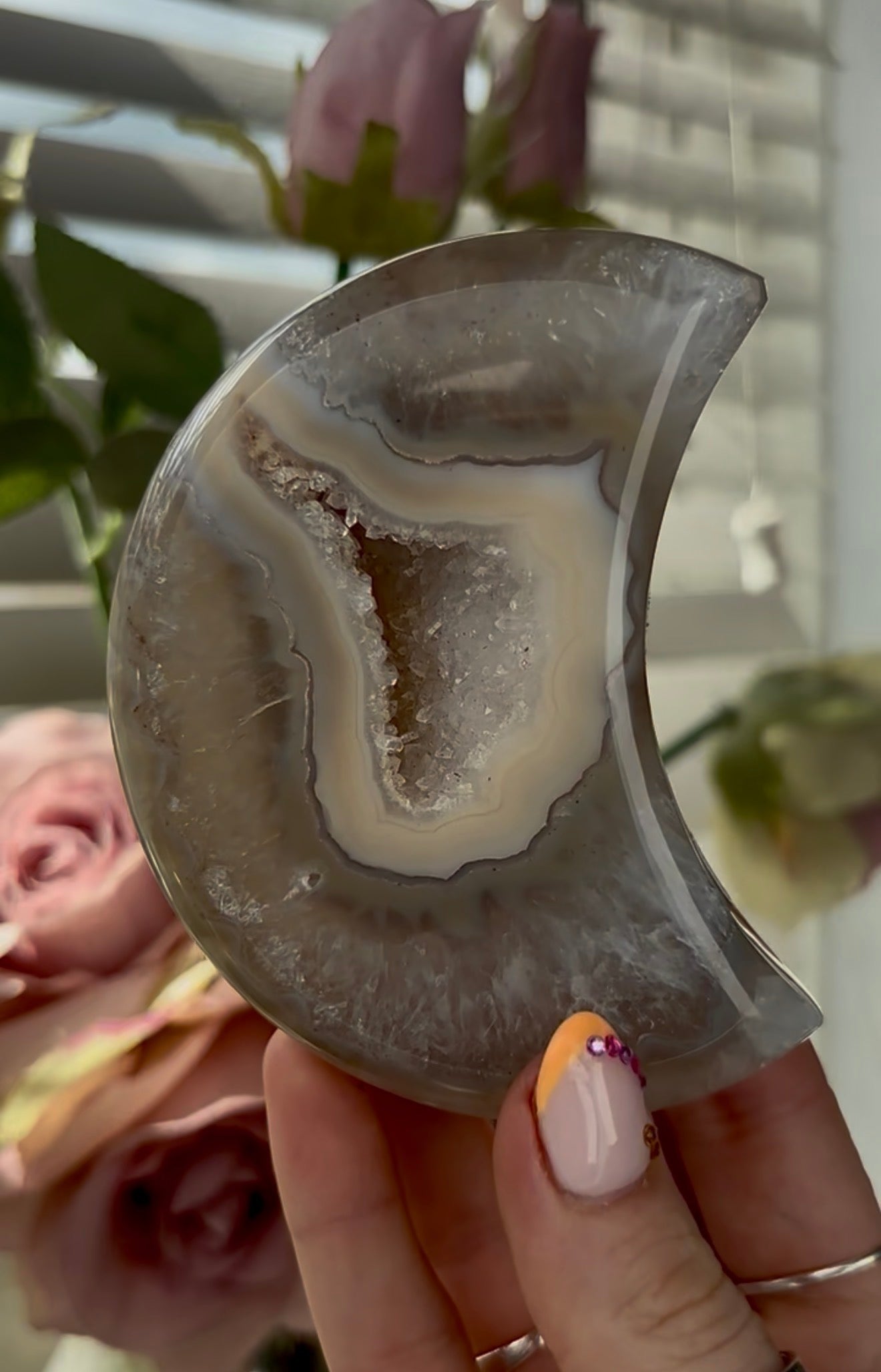 Beautiful, agate moon with druzy - stand included