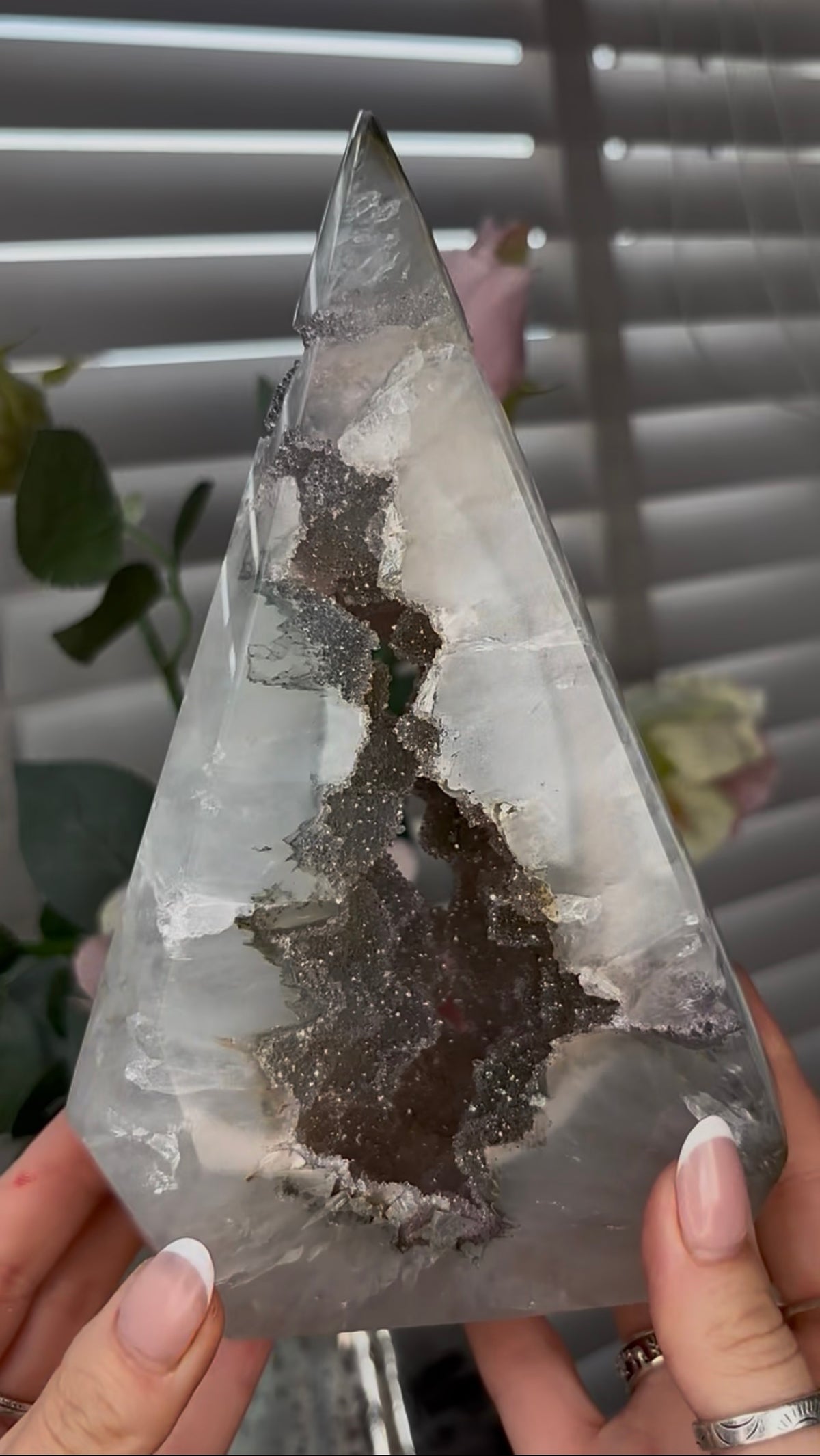 Beautiful, statement, high grade, agate, self-standing, diamond with gorgeous, green sugar druzy 20cm high
