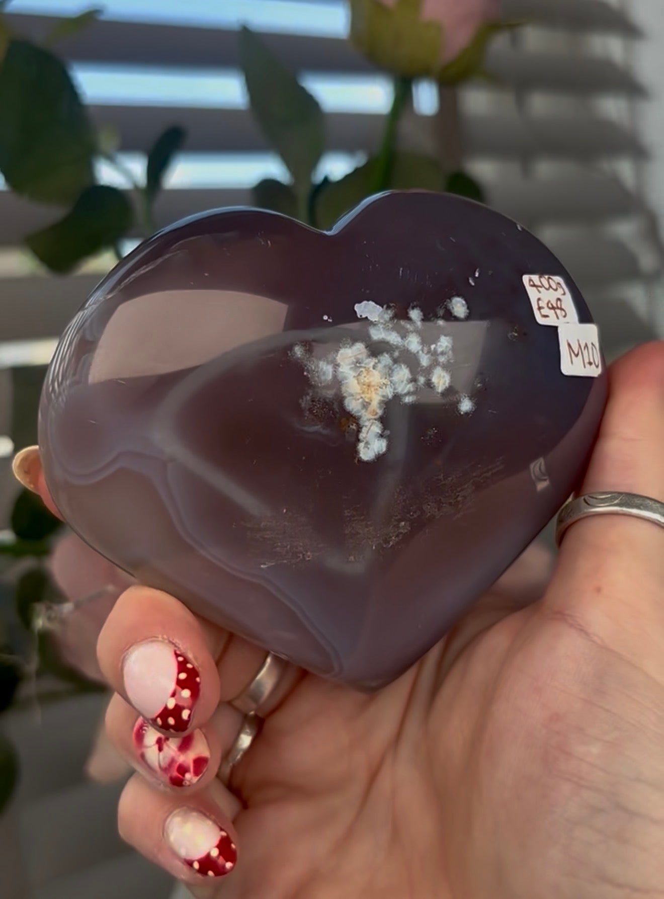 Beautiful, agate heart with druzy - stand included