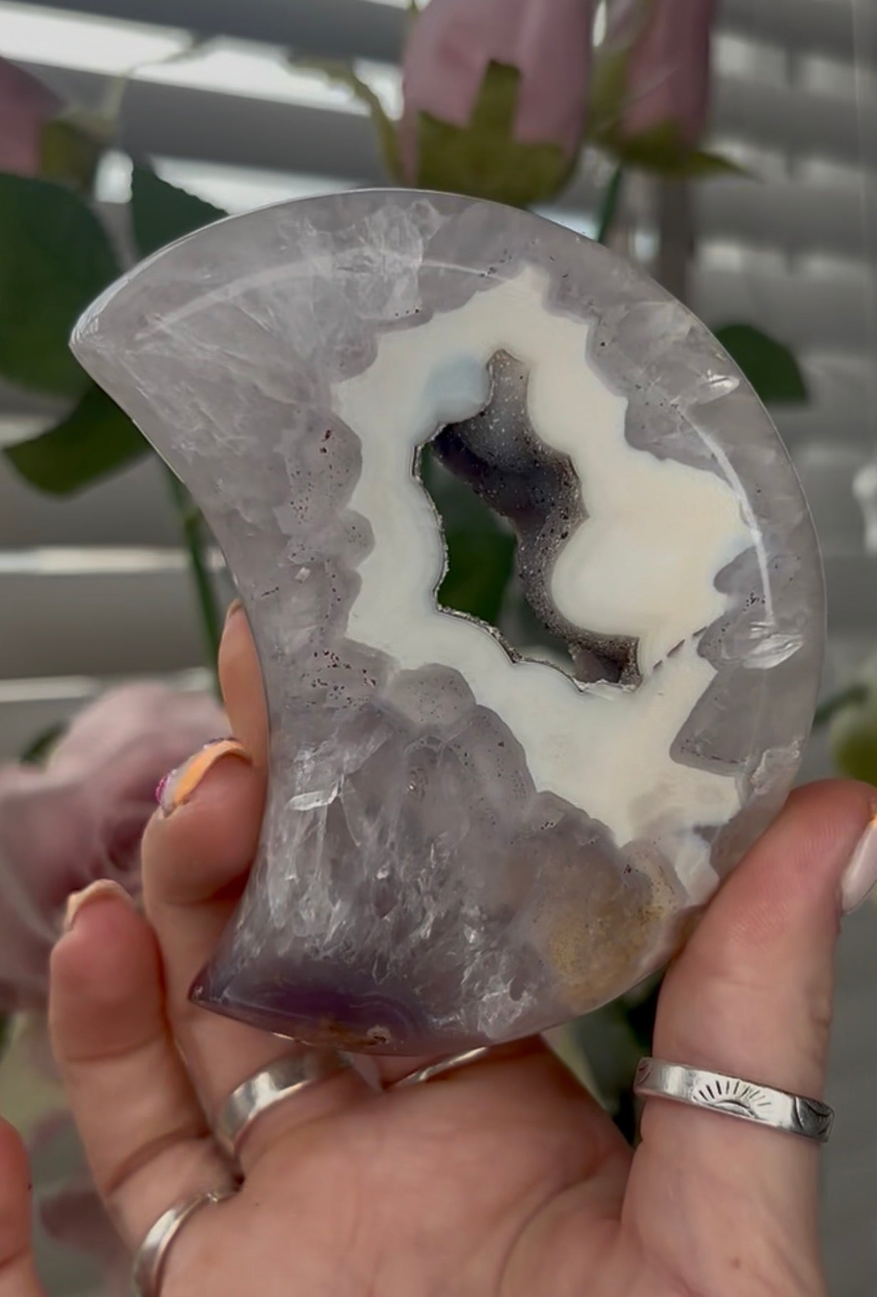 Beautiful, high quality, agate moon with druzy - stand included