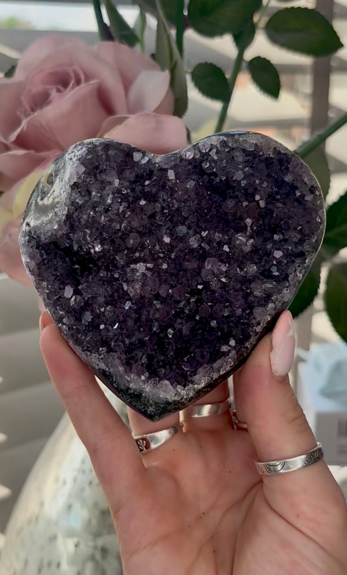 Uruguay, amethyst heart - comes with stand in purple tones