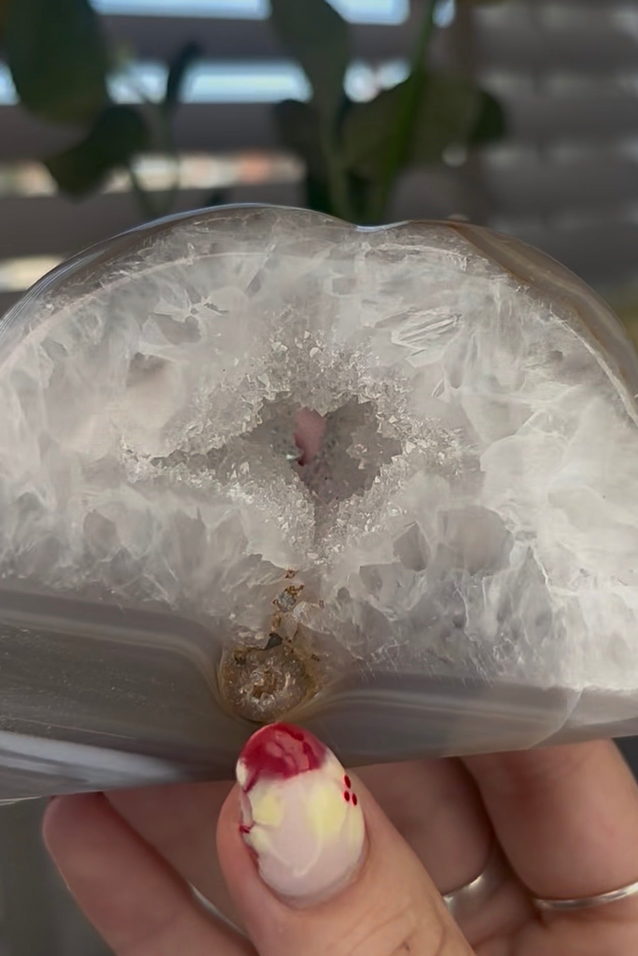 Beautiful, agate cloud with druzy