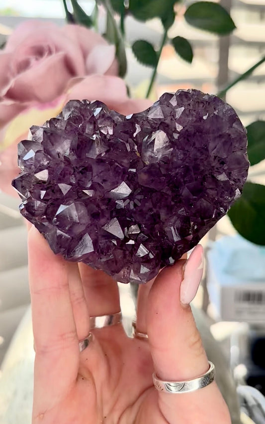 Uruguay, amethyst heart - comes with stand in purple tones