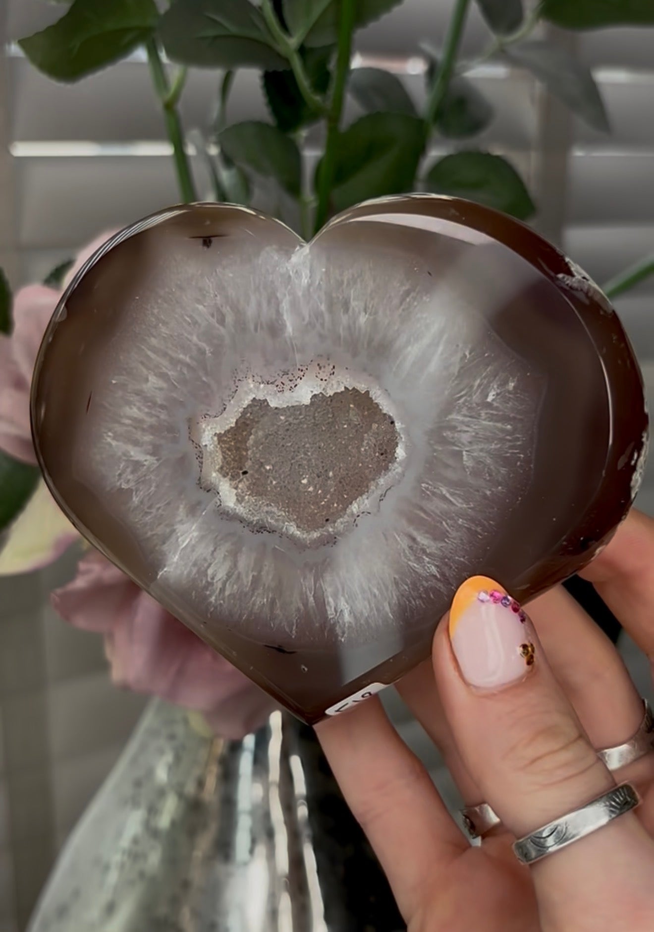 Beautiful, agate heart with druzy - stand included