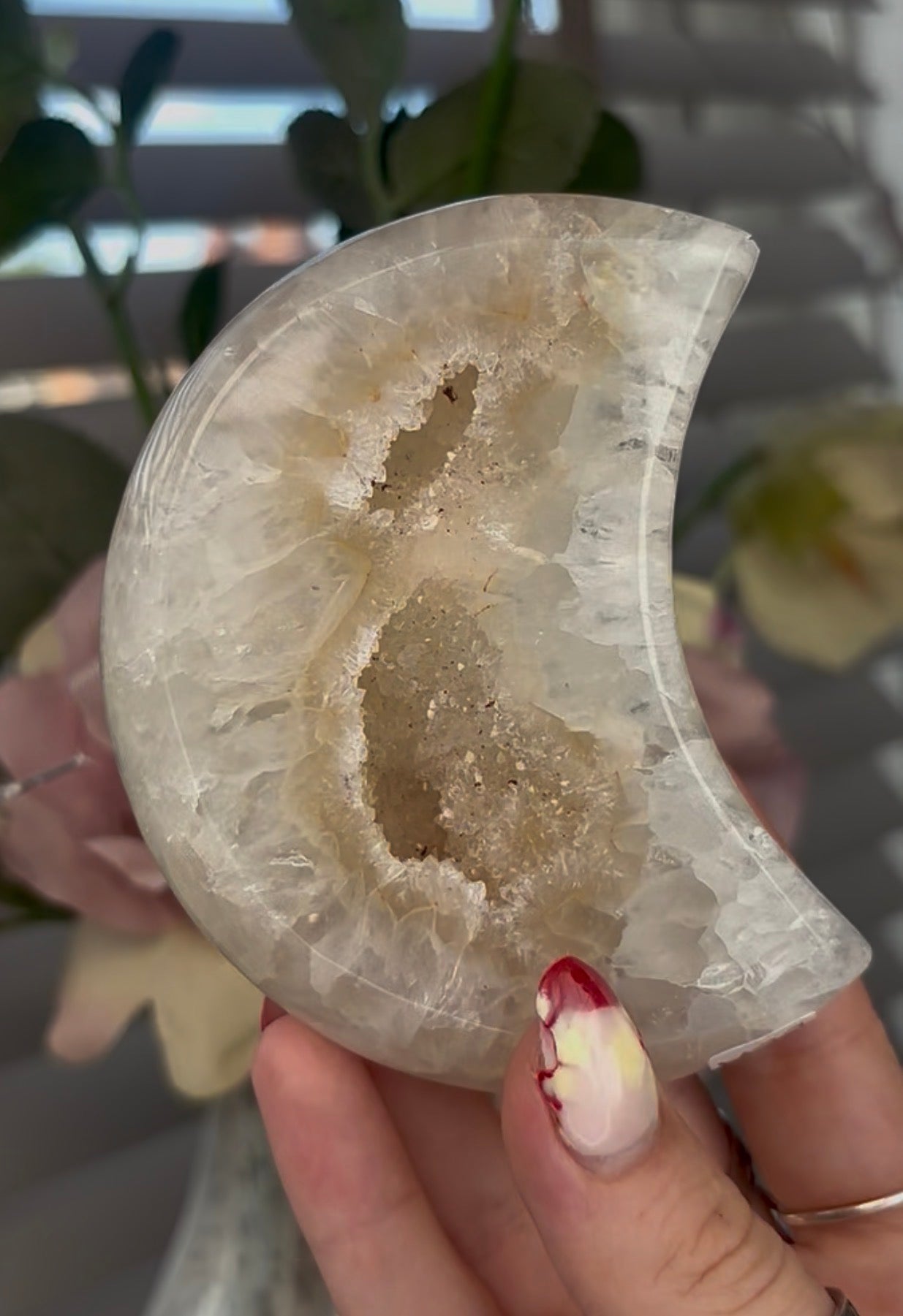 Beautiful, high quality, agate moon with druzy - stand included