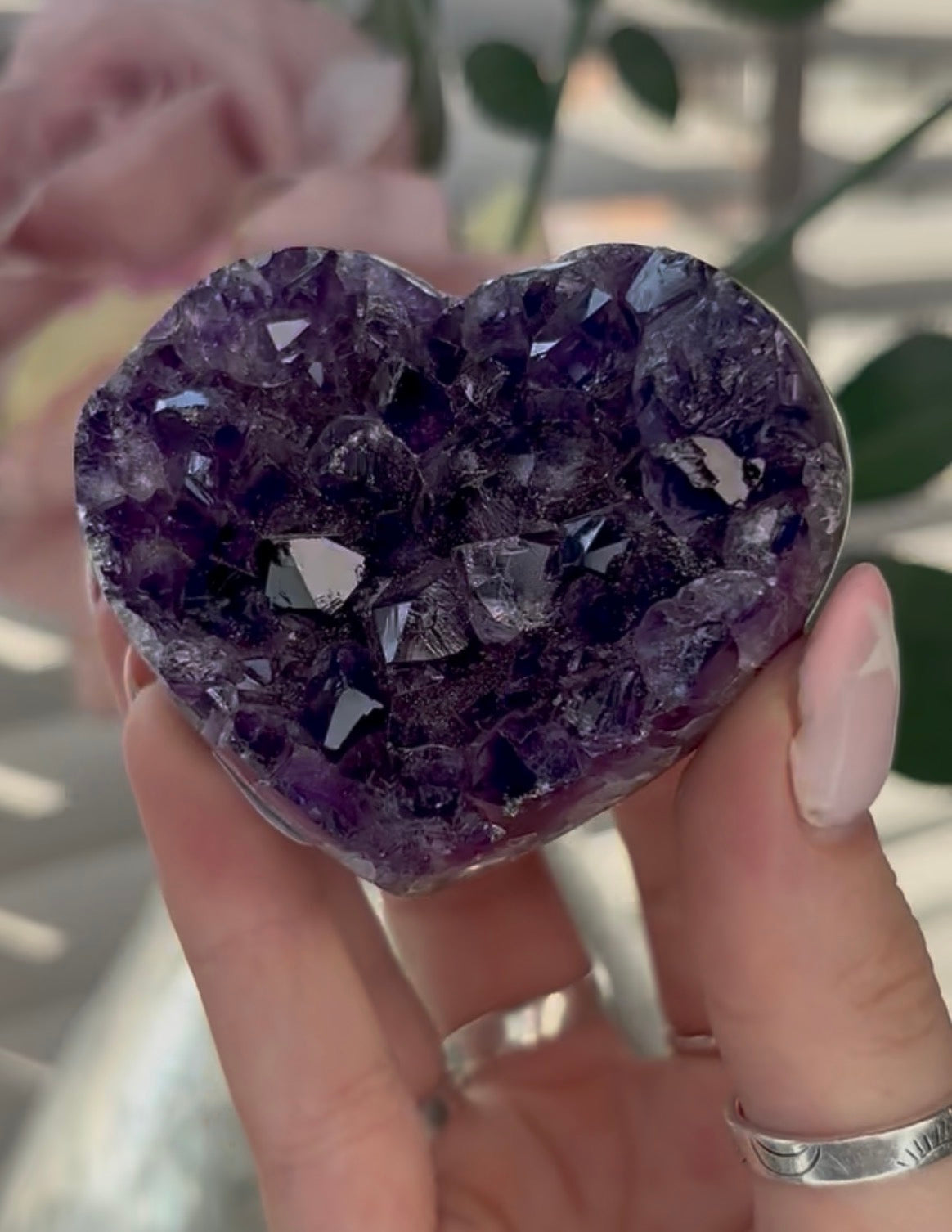 Uruguay, rainbow amethyst, heart - comes with stand in purple tones