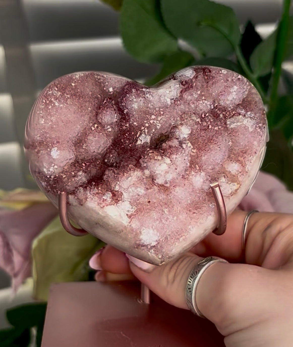 Hq druzy, pink amethyst heart - comes with stand