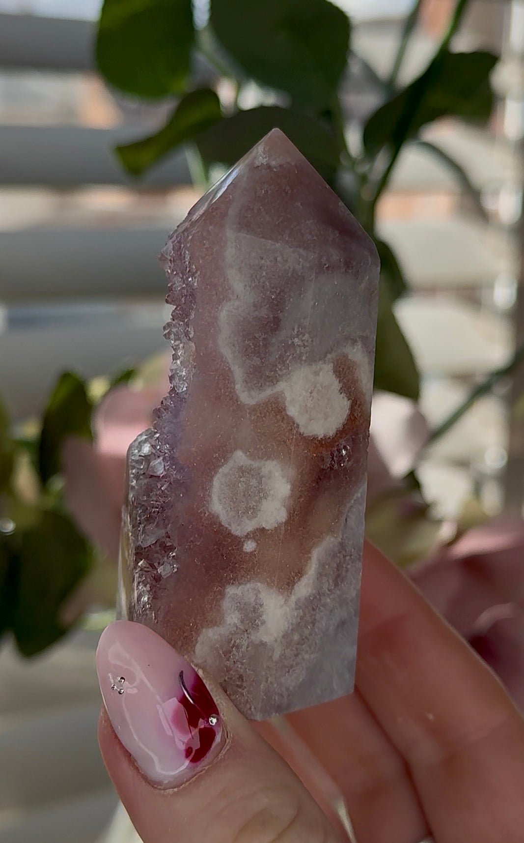 Hq Pink amethyst tower in lilac tones 8cm(h) 4cm(w)