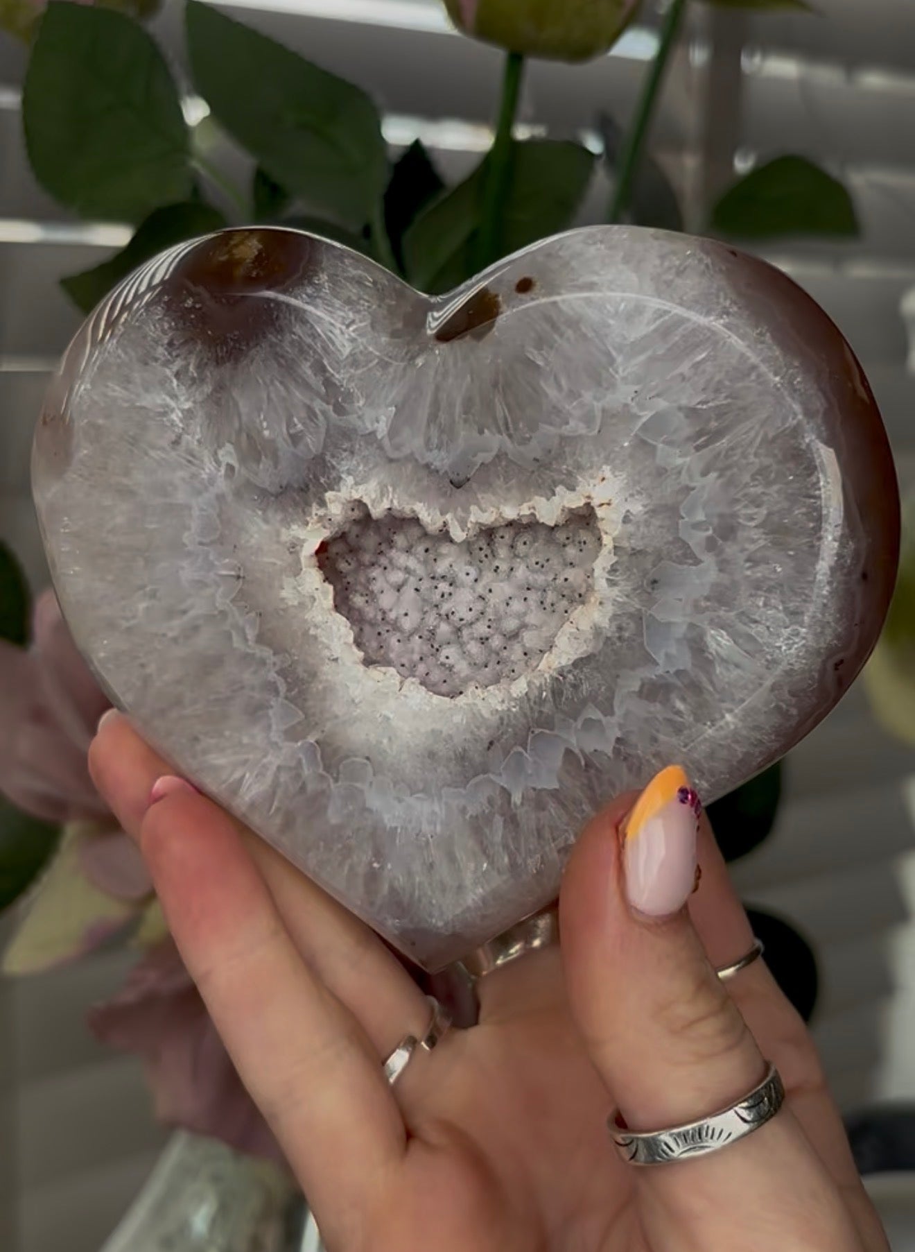 Beautiful, high grade, agate heart with druzy portal - stand included