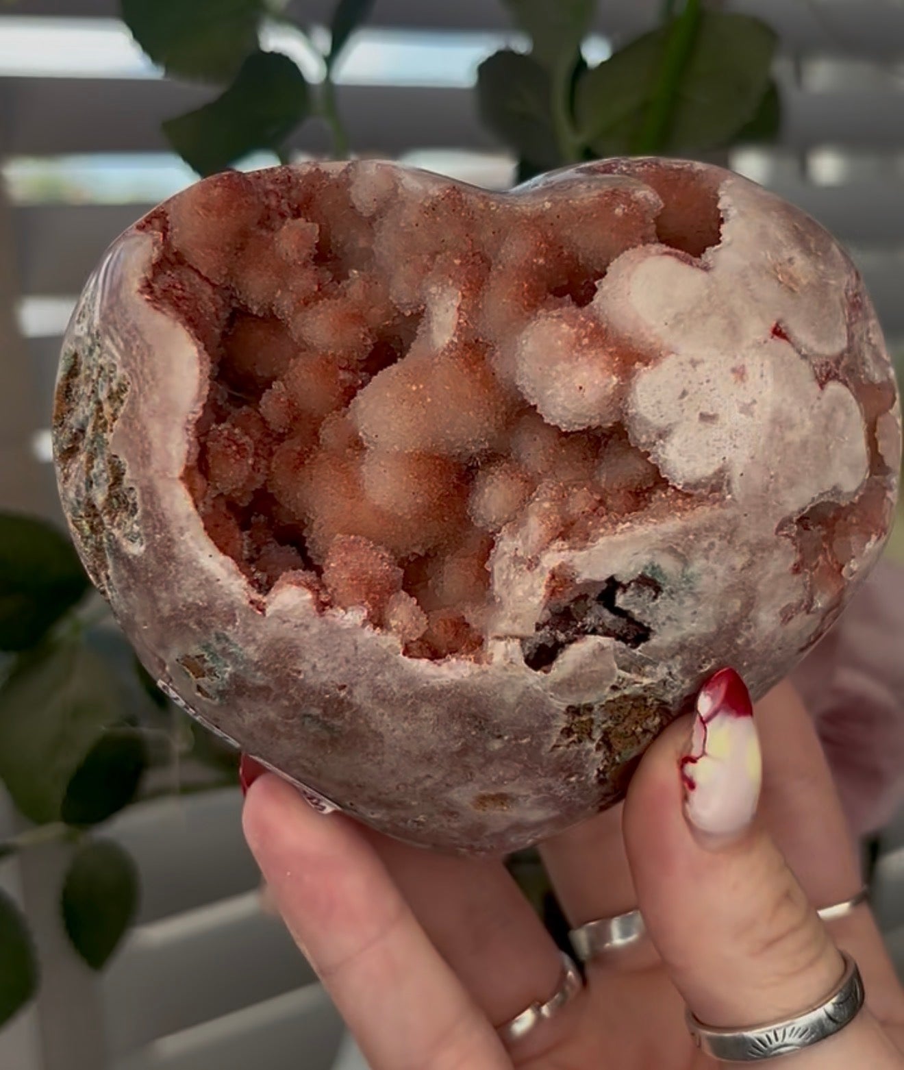 Hq bubble druzy, pink amethyst heart - comes with stand (10.5cm)
