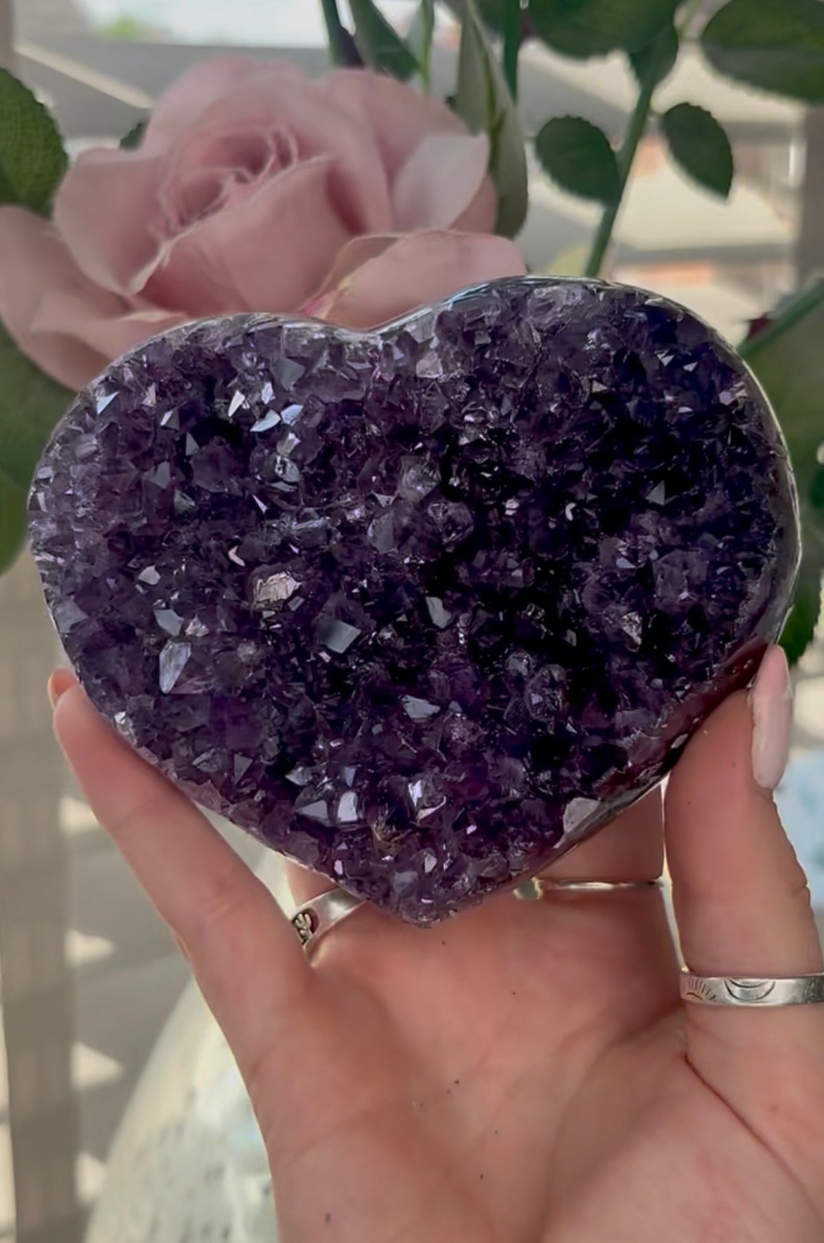 Uruguay, amethyst heart - comes with stand in purple tones