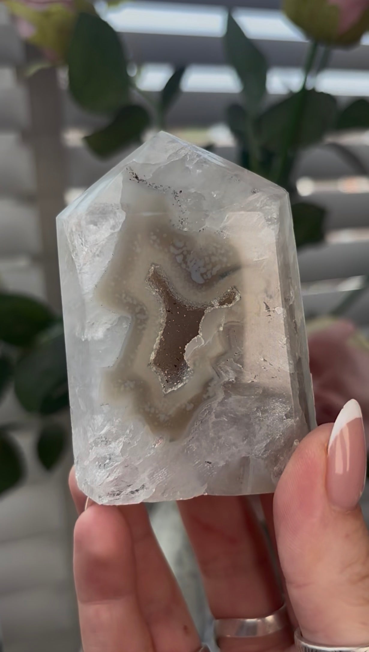 Beautiful, agate tower with druzy