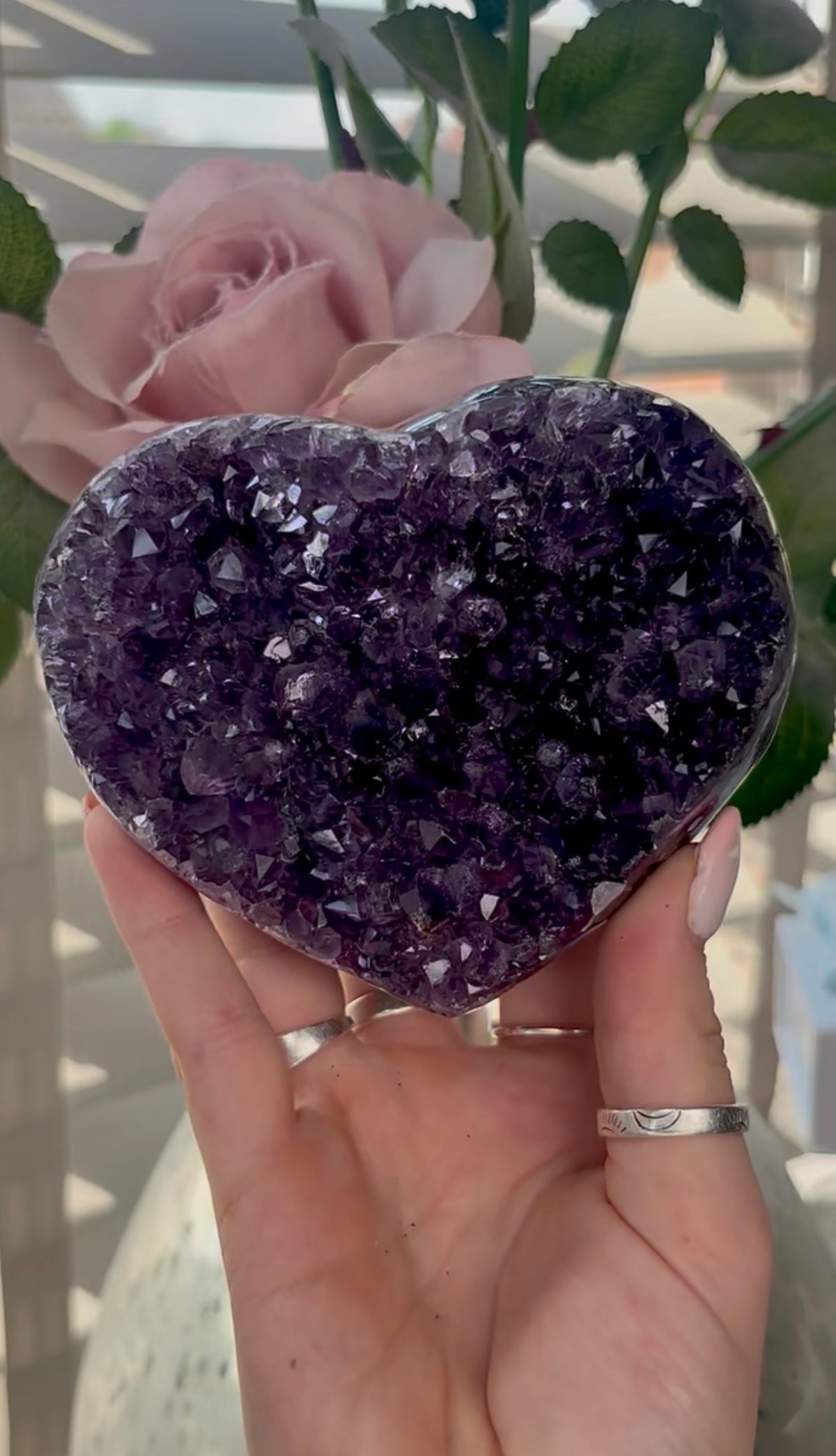 Uruguay, amethyst heart - comes with stand in purple tones