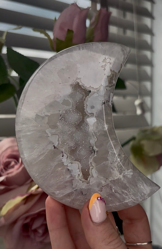 Beautiful, agate moon with druzy - stand included