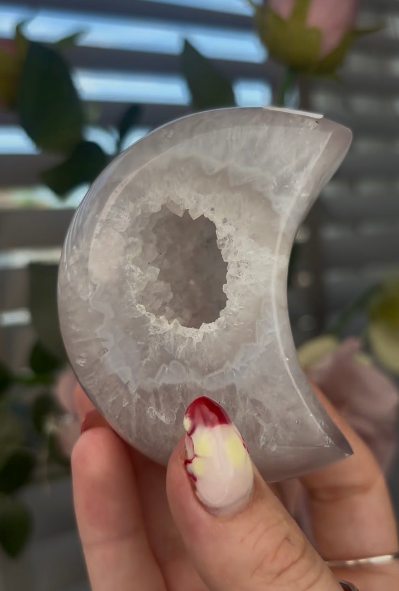 Beautiful, high quality, agate moon with druzy - stand included