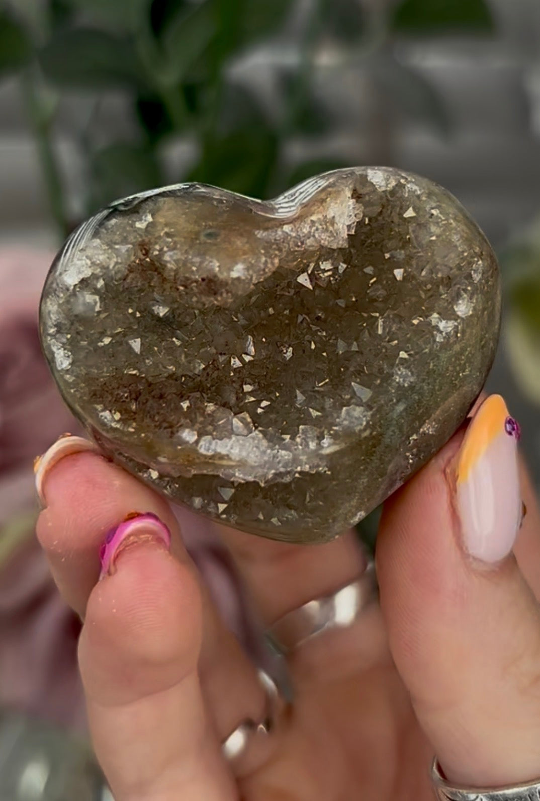 Beautiful, mini agate heart with druzy - stand included