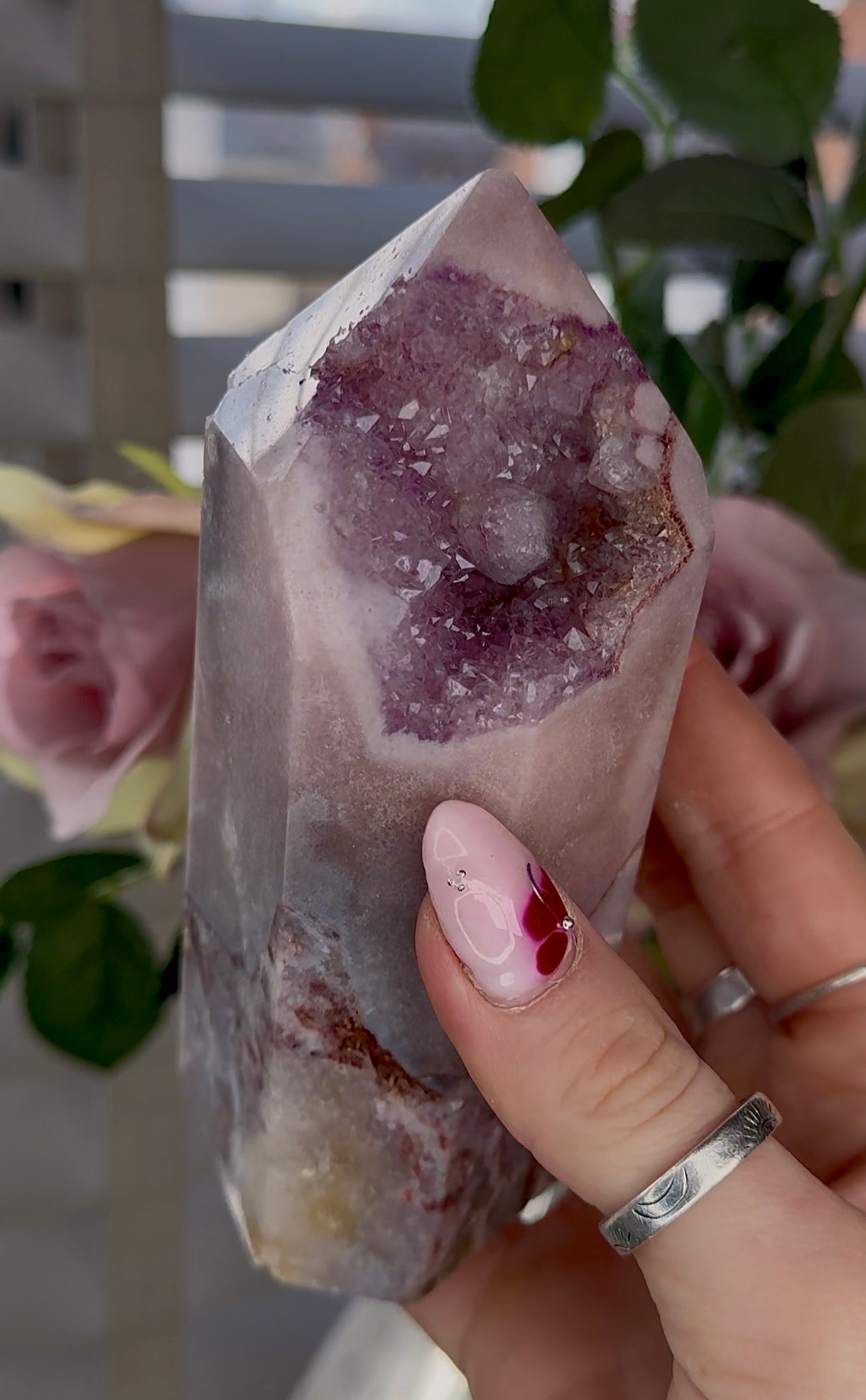 Hq Pink amethyst tower in lilac tones 13cm(h) 6cm(w)