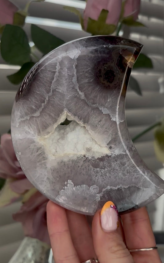 Beautiful, high grade, agate moon with druzy - stand included