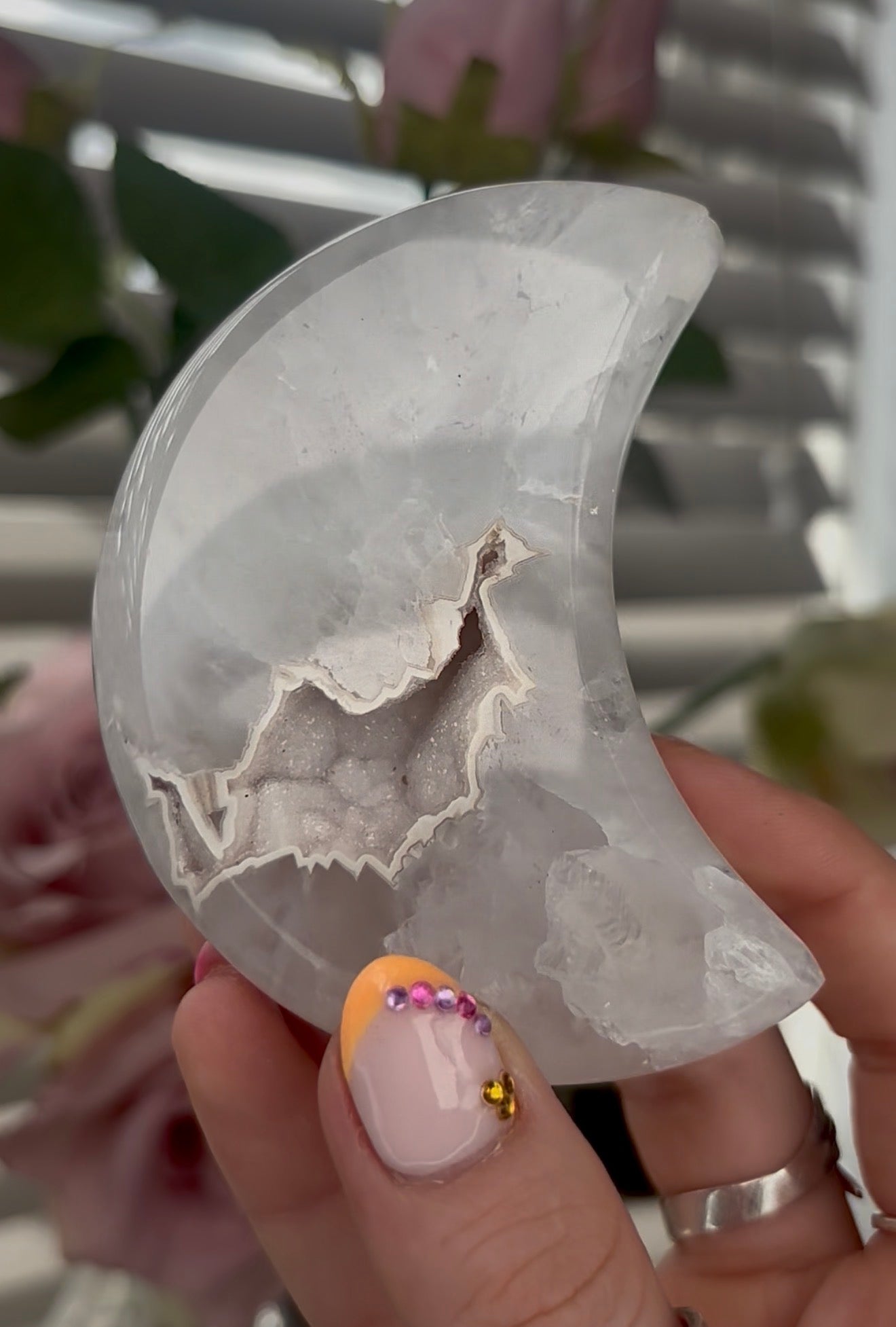 Beautiful, high quality, agate moon with druzy - stand included