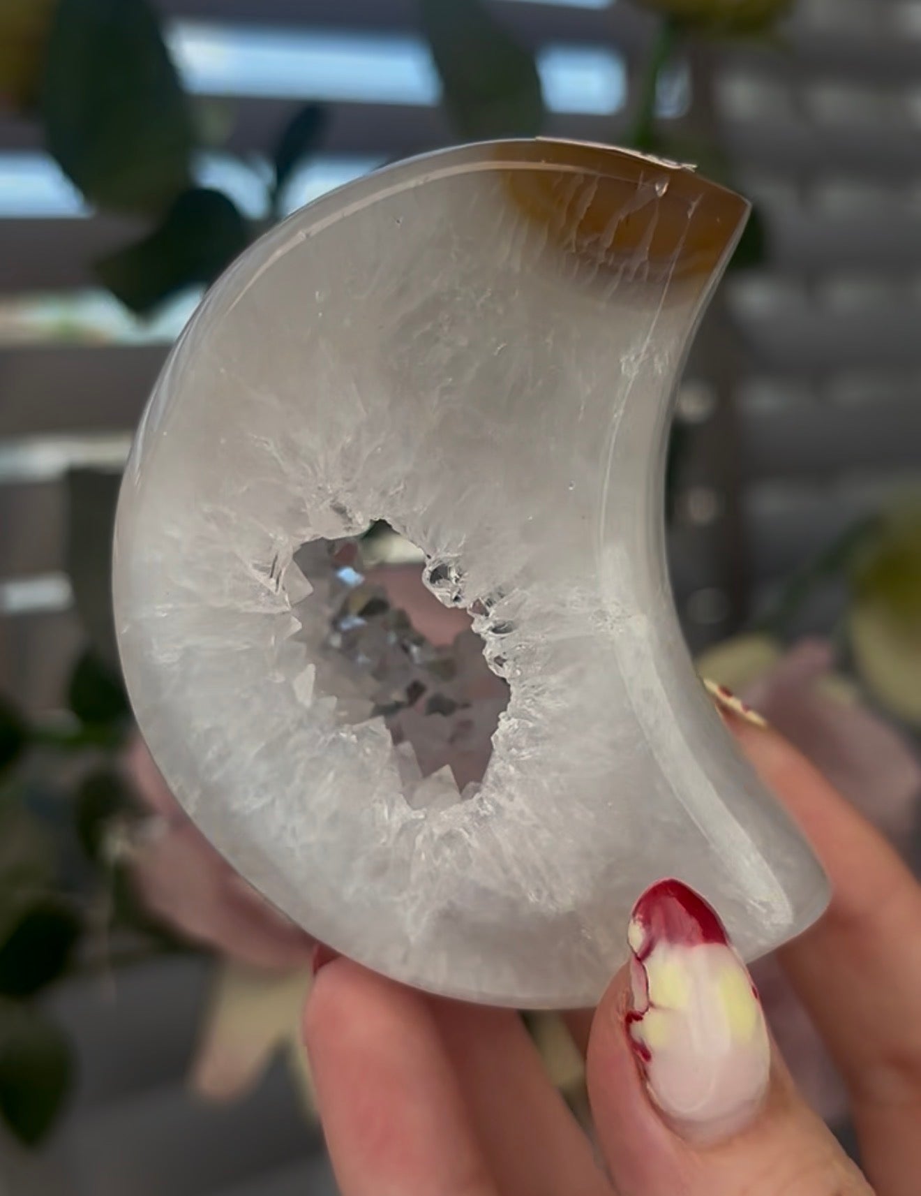 Beautiful, high quality, agate moon with druzy - stand included