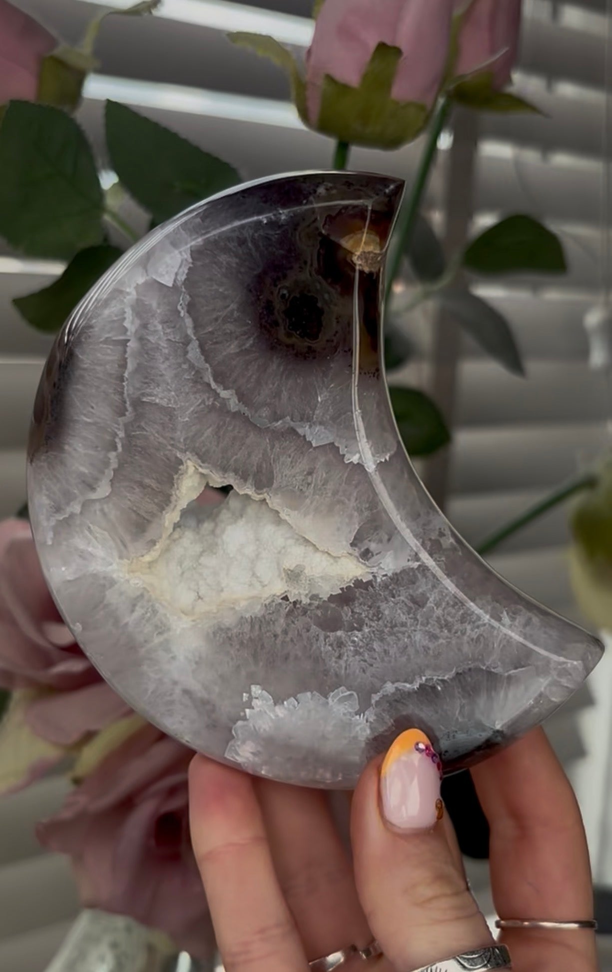 Beautiful, high grade, agate moon with druzy - stand included