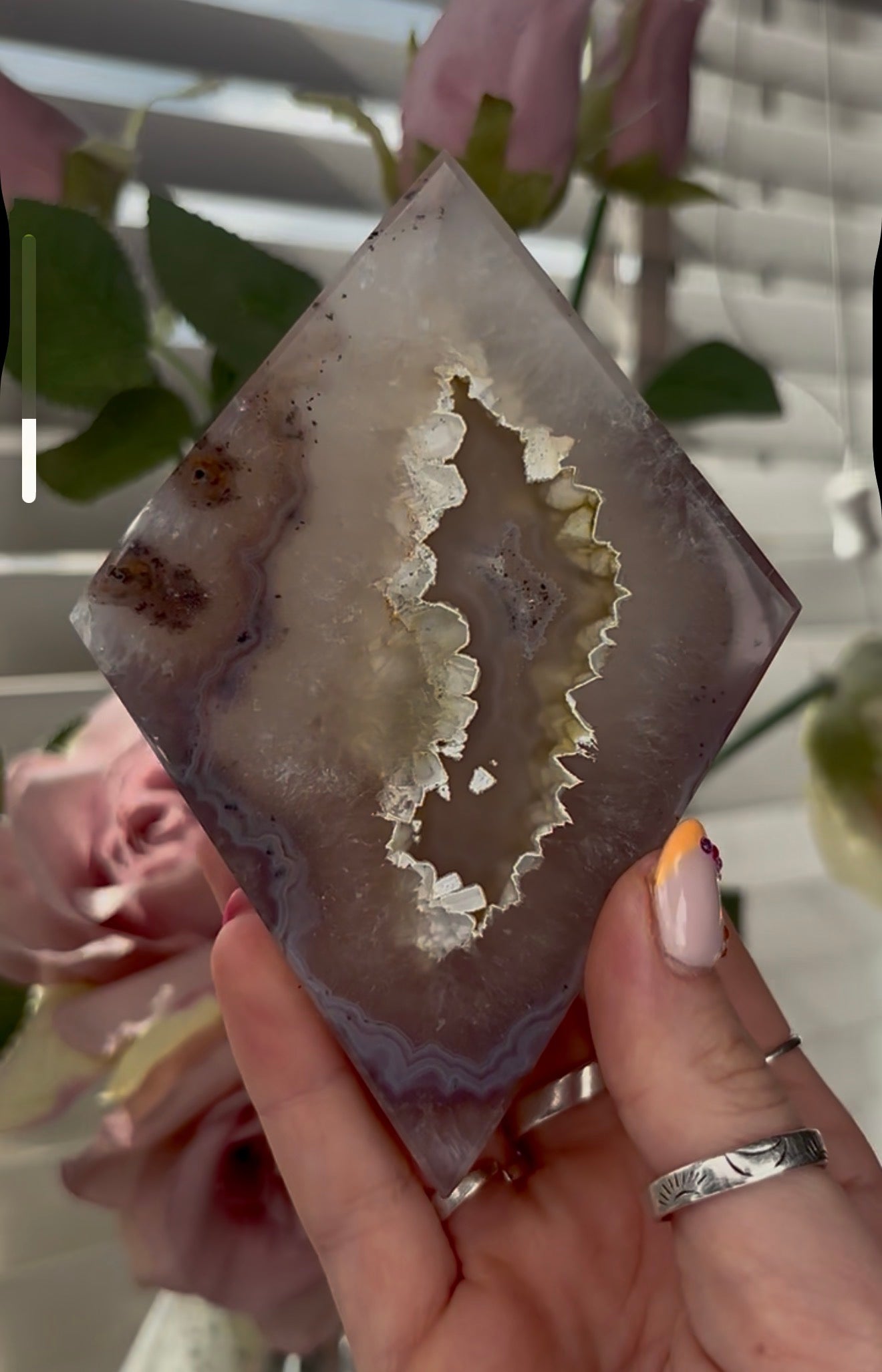 Beautiful, high quality, agate diamond  with druzy - stand included