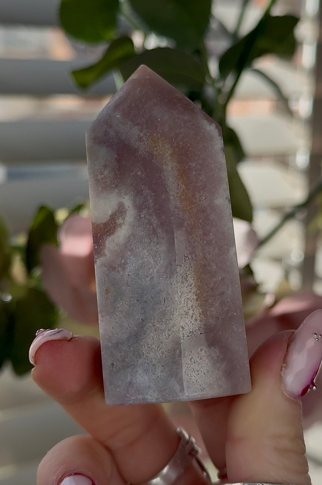 Hq Pink amethyst tower in lilac tones 8cm(h) 4cm(w)