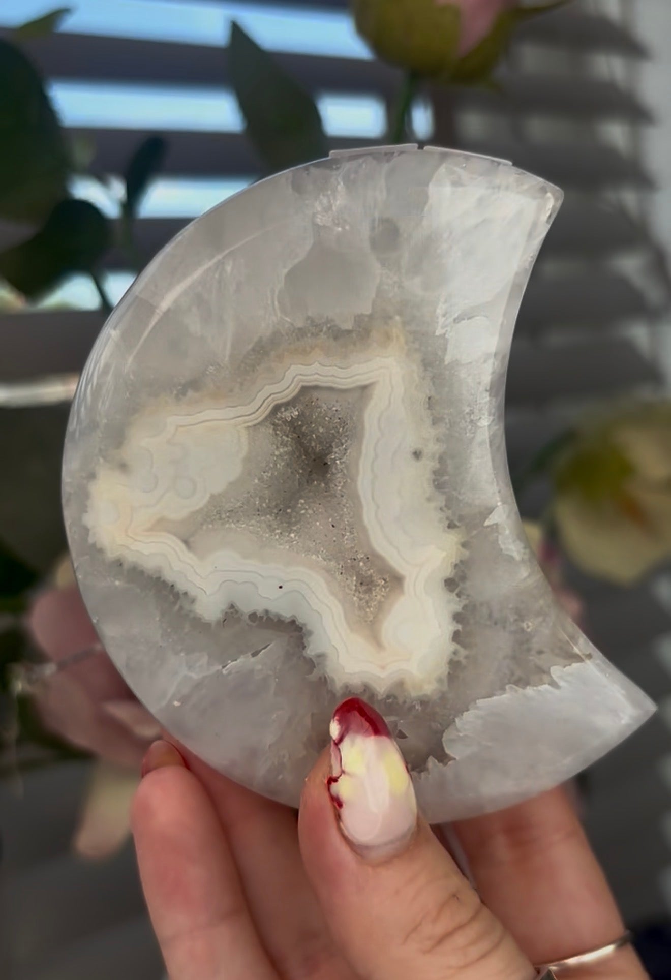 Beautiful, high quality, agate moon with druzy - stand included