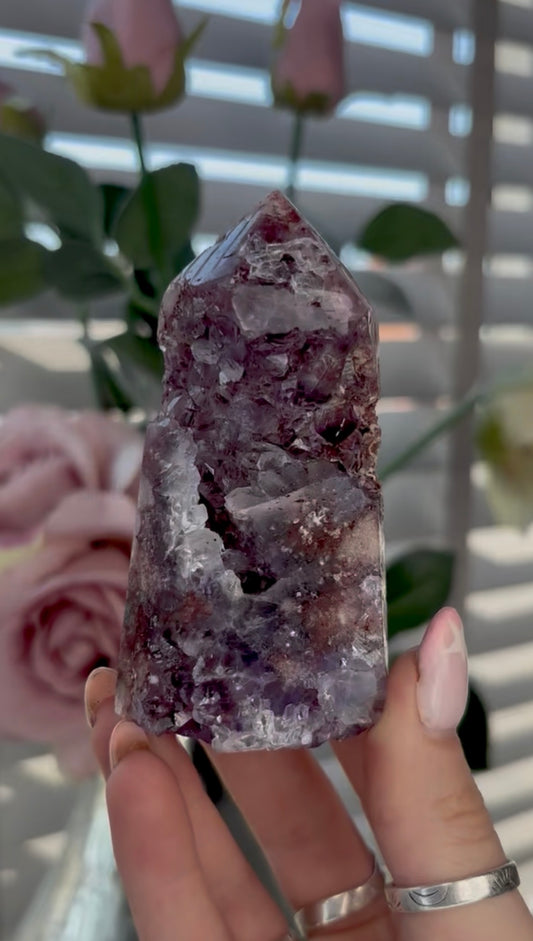 Beautiful, high quality, Pink amethyst tower with red tones, purple quartz 9.2cm