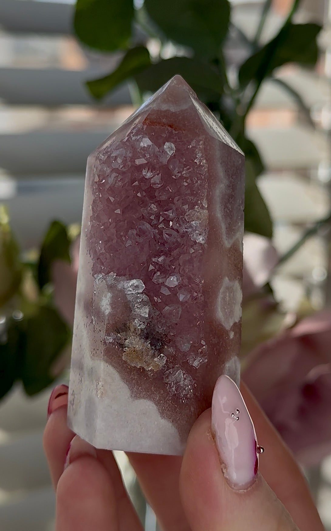 Hq Pink amethyst tower in lilac tones 8cm(h) 4cm(w)