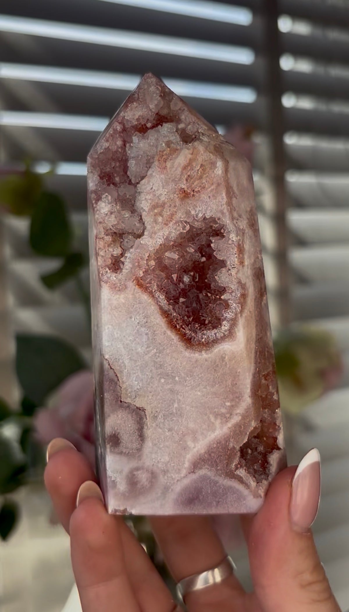 Beautiful, high quality Pink amethyst tower 11.3cm(h) by 5.5cm(w)