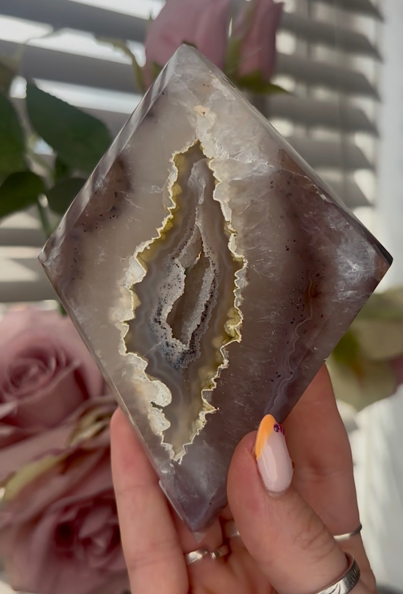 Beautiful, high quality, agate diamond  with druzy - stand included