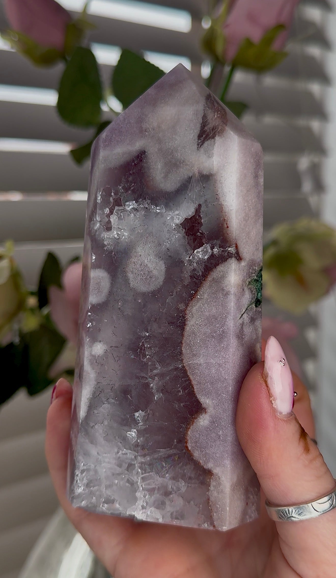 Hq Pink amethyst tower in lilac tones 14cm(h) 6cm(w)