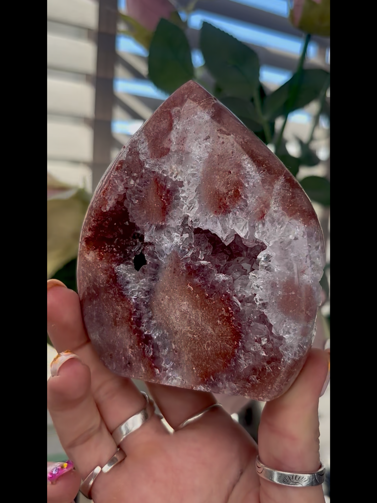 High grade, pink amethyst flame with in incredible quartz 365g (F11)