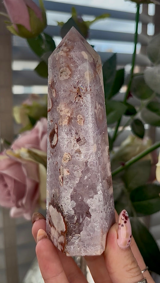 High grade, Amethyst Flower agate tower with quartz