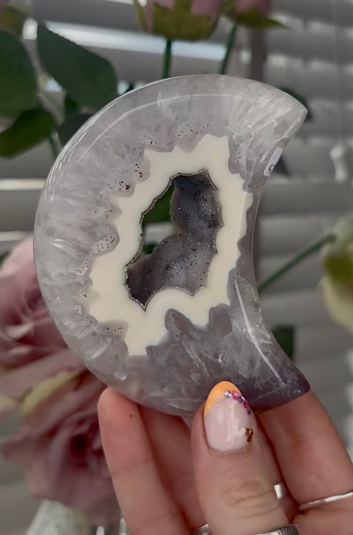 Beautiful, high quality, agate moon with druzy - stand included