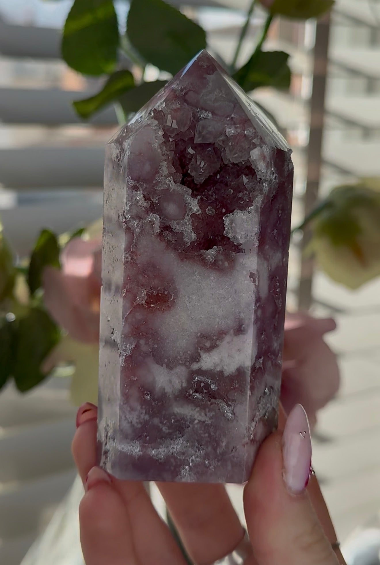 Hq Pink amethyst tower in lilac tones 11.5cm(h) 5cm(w)