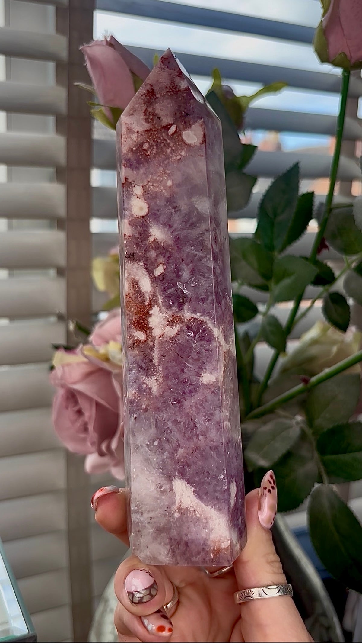 High grade, Pink amethyst Flower agate tower with high clarity quartz