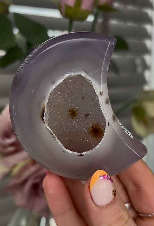 Beautiful, agate moon with druzy - stand included