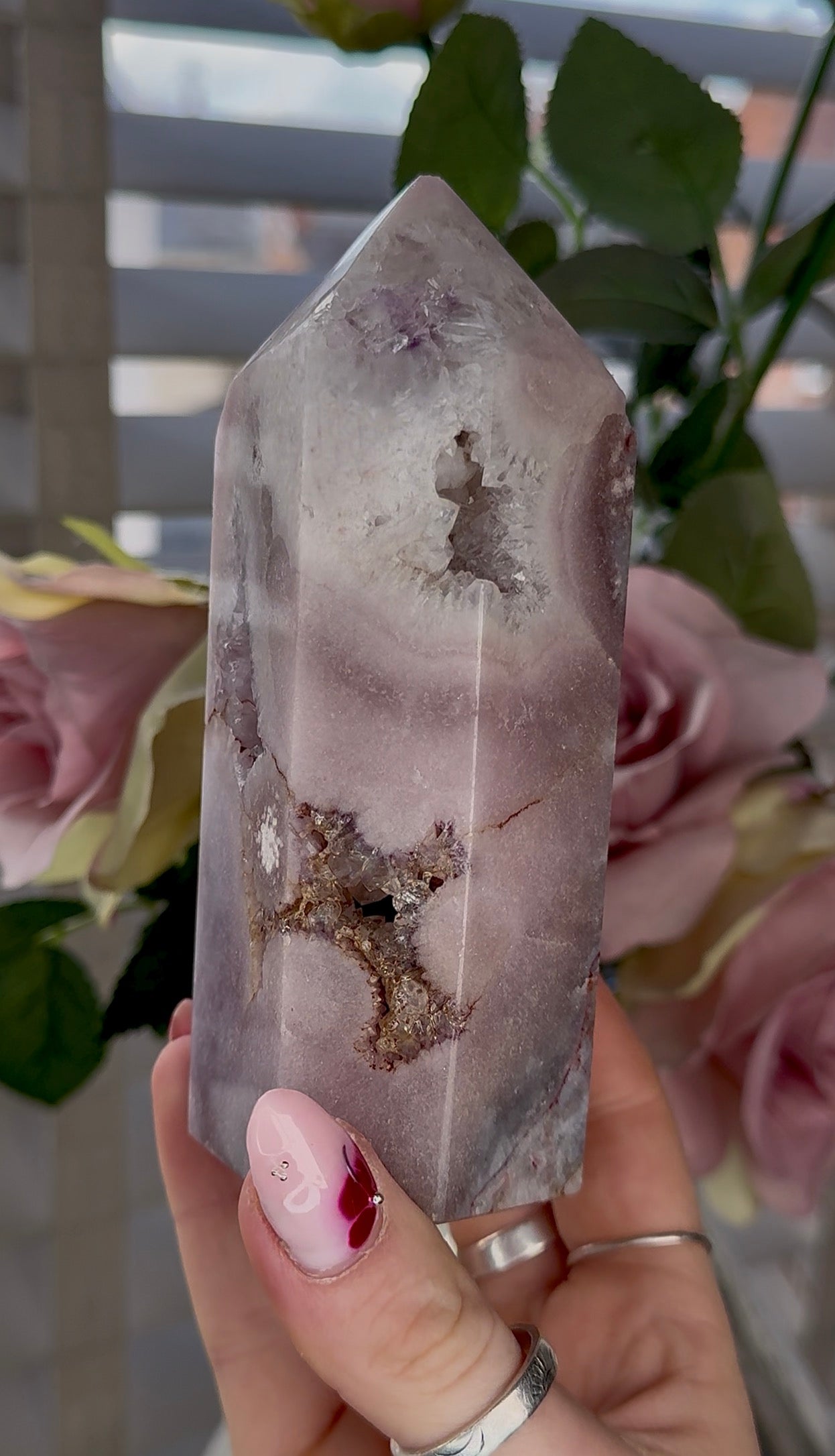 Hq Pink amethyst tower in lilac tones 13cm(h) 6cm(w)