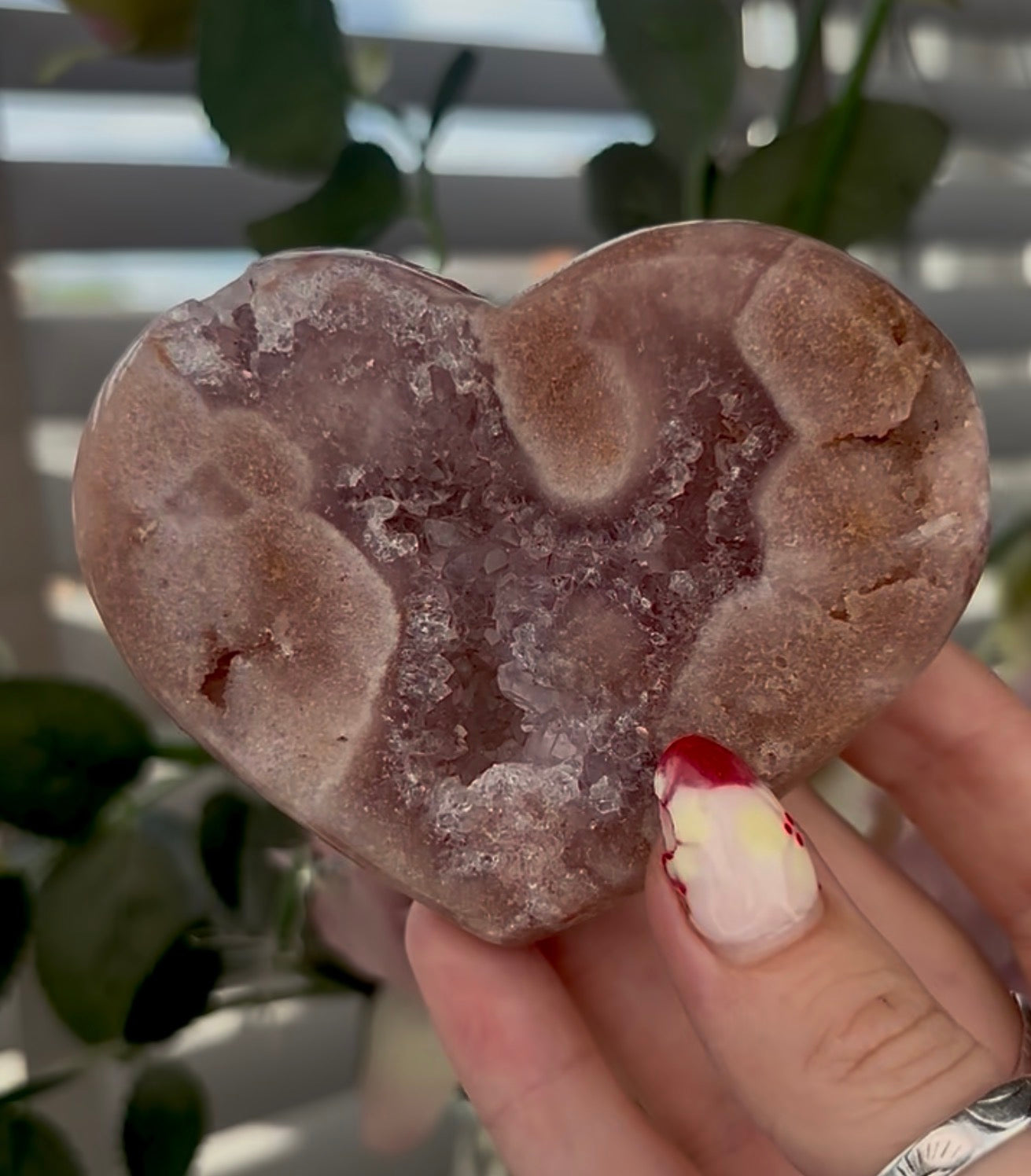 Hq pink amethyst heart - comes with stand (9cm)