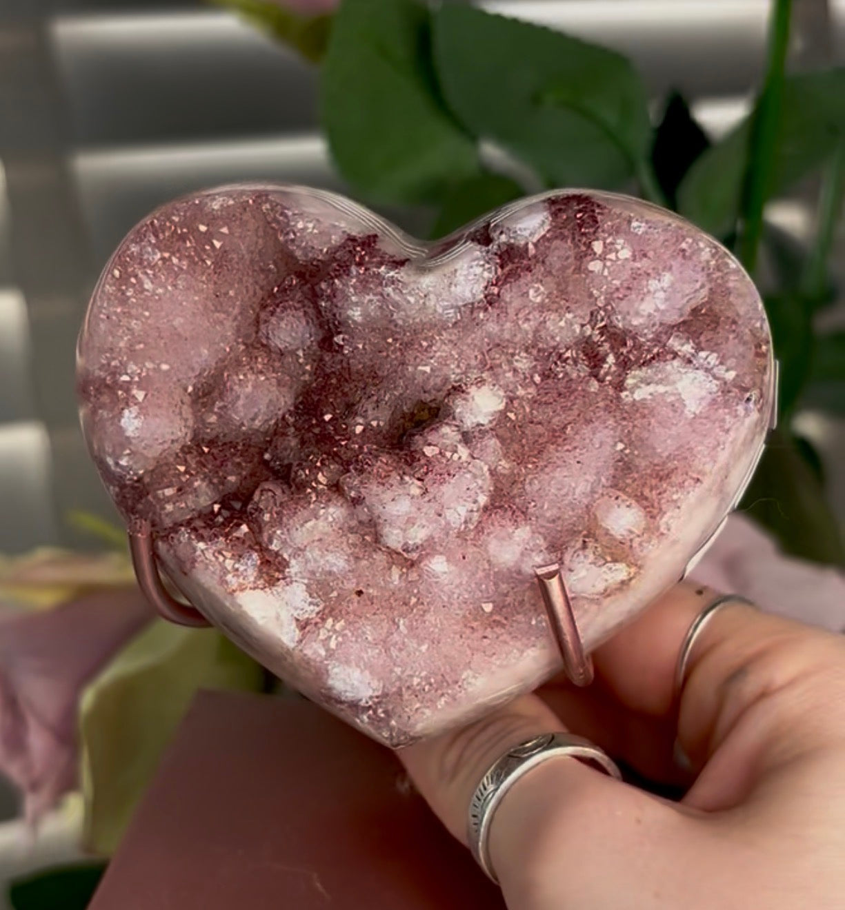 Hq druzy, pink amethyst heart - comes with stand