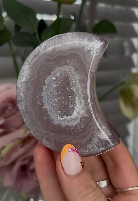 Beautiful, agate moon with druzy - stand included