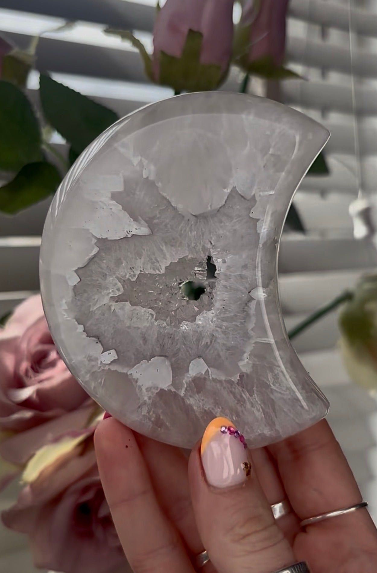 Beautiful, high quality, agate moon  with druzy - stand included